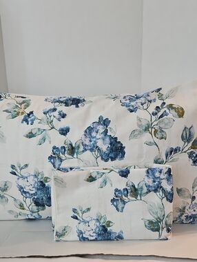 Home Decorators Collection NWOT Blues Teal Floral White Cotton King Pillow Shams